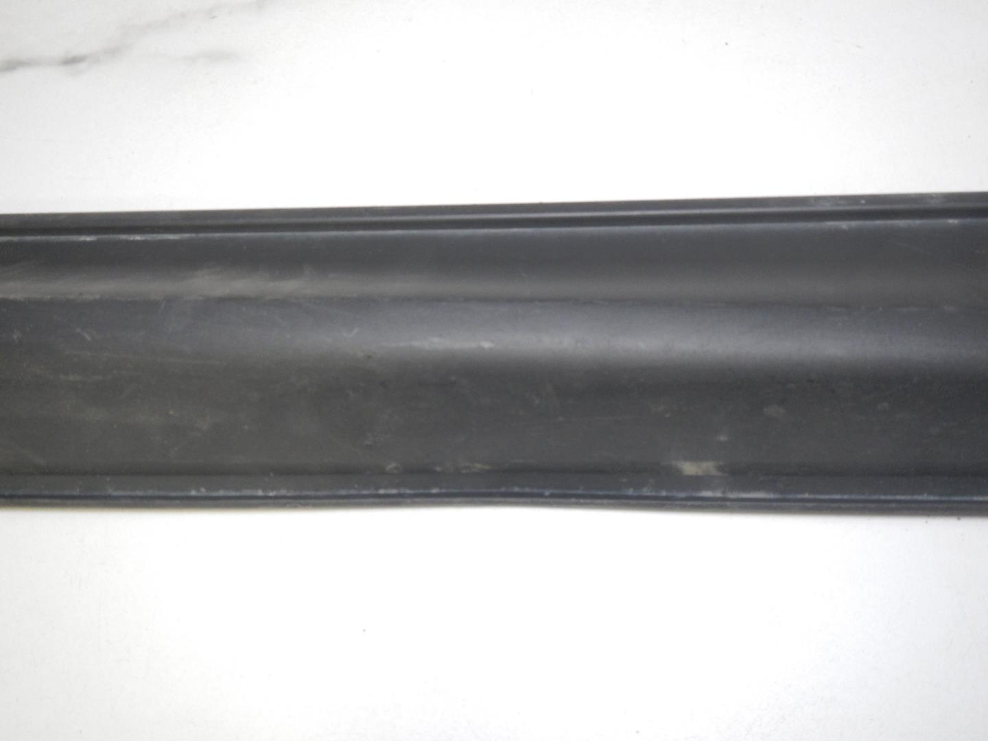 Молдинг передней правой двери