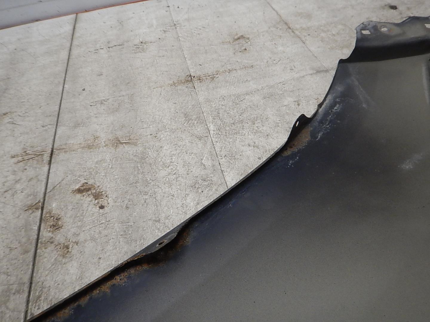 Крыло переднее правое