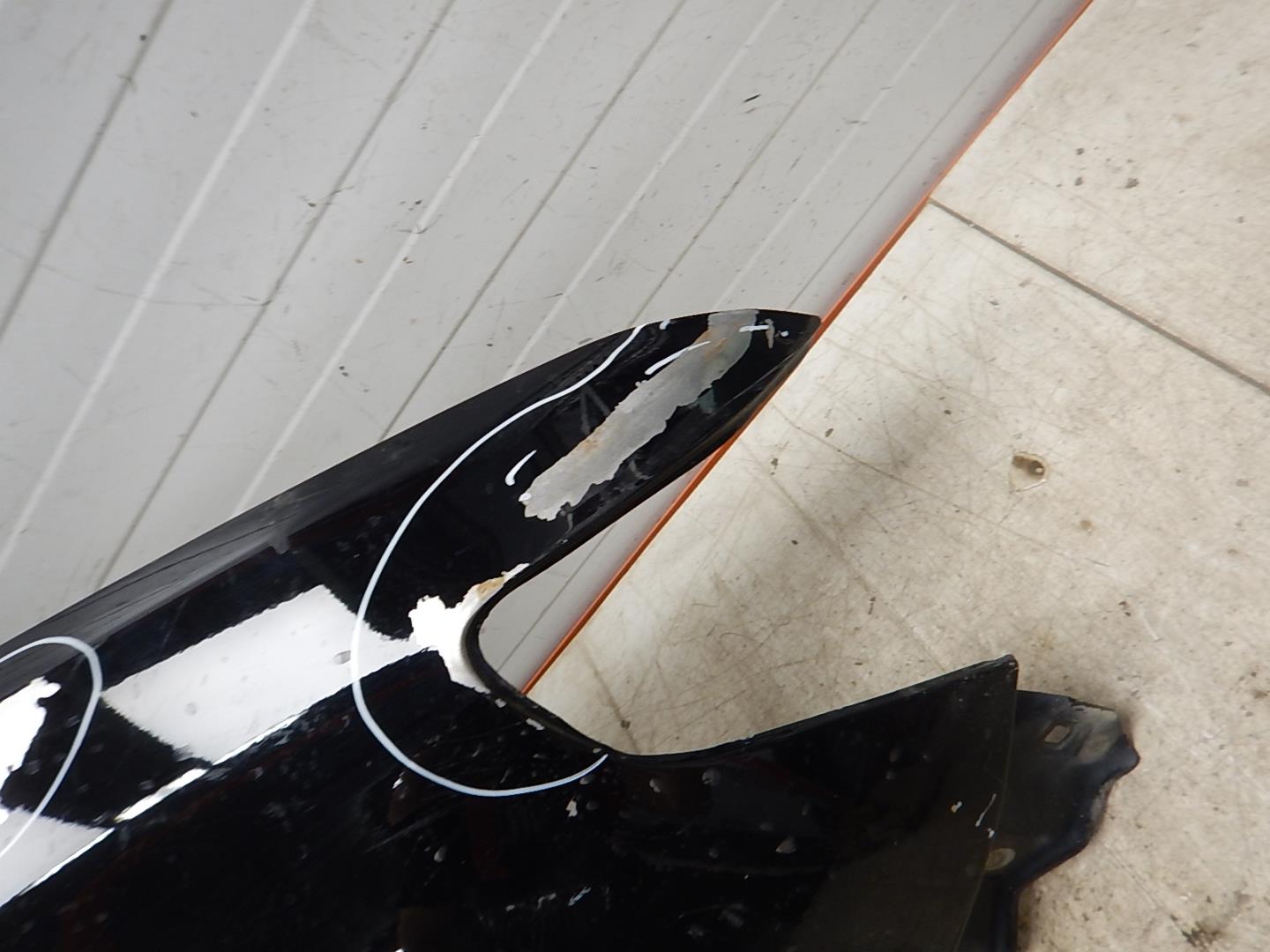 Крыло переднее правое