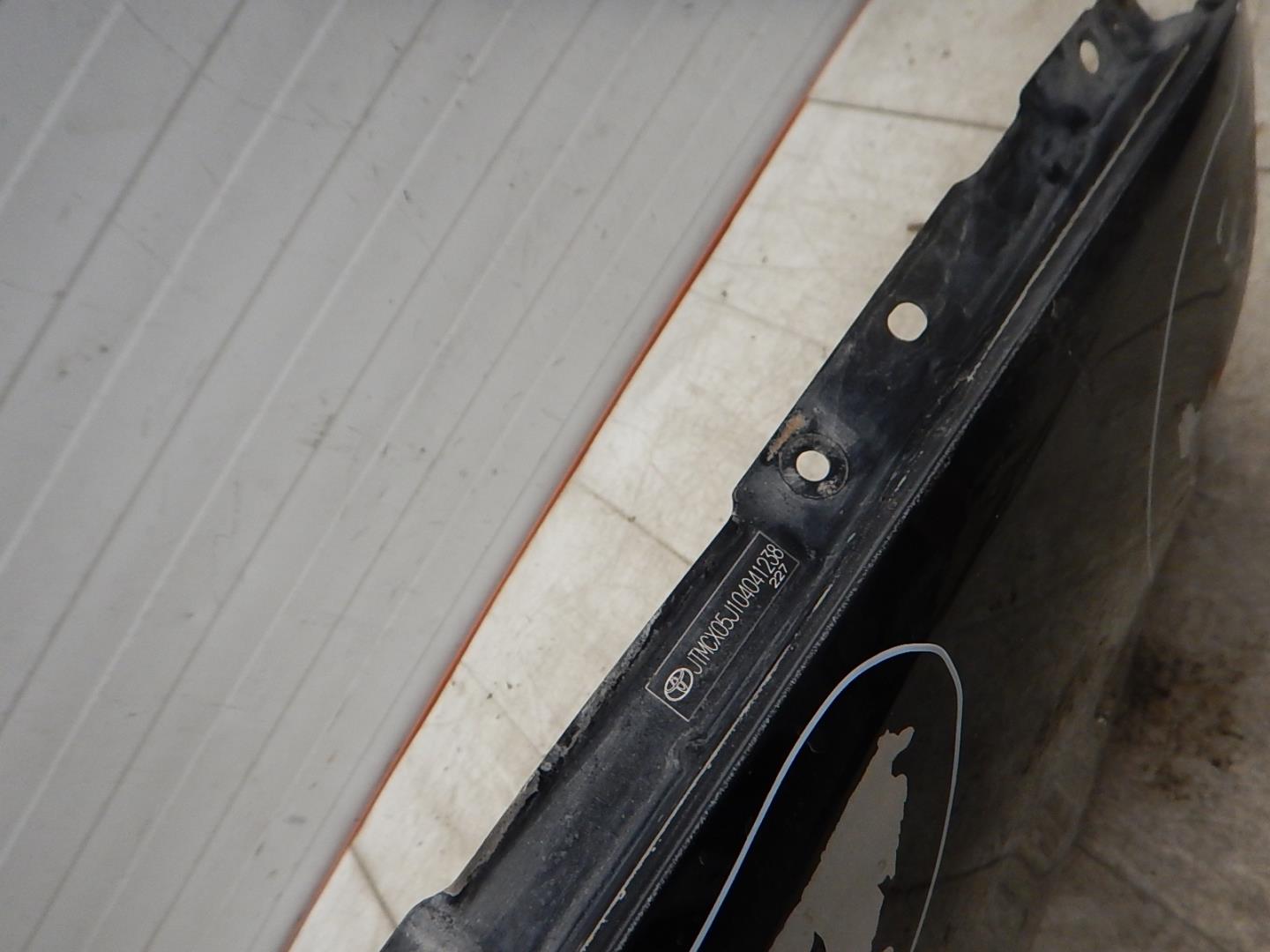 Крыло переднее правое