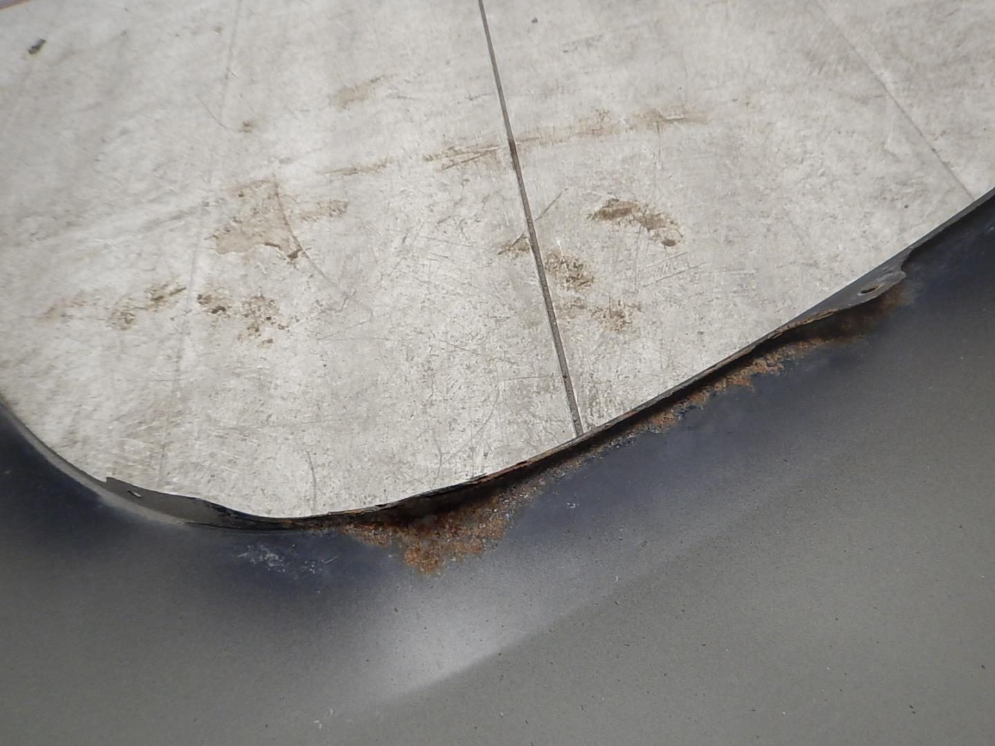 Крыло переднее правое