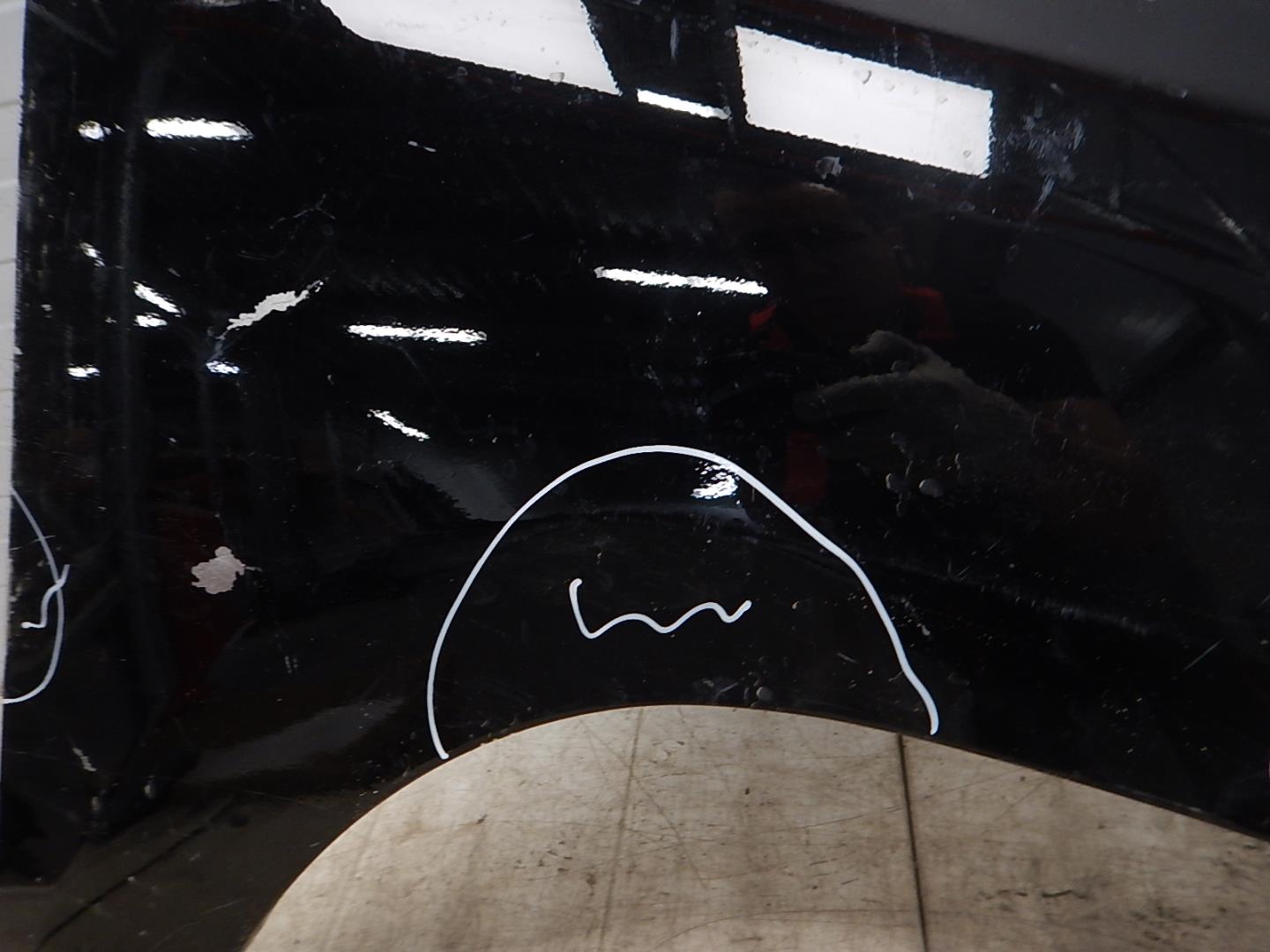 Крыло переднее правое