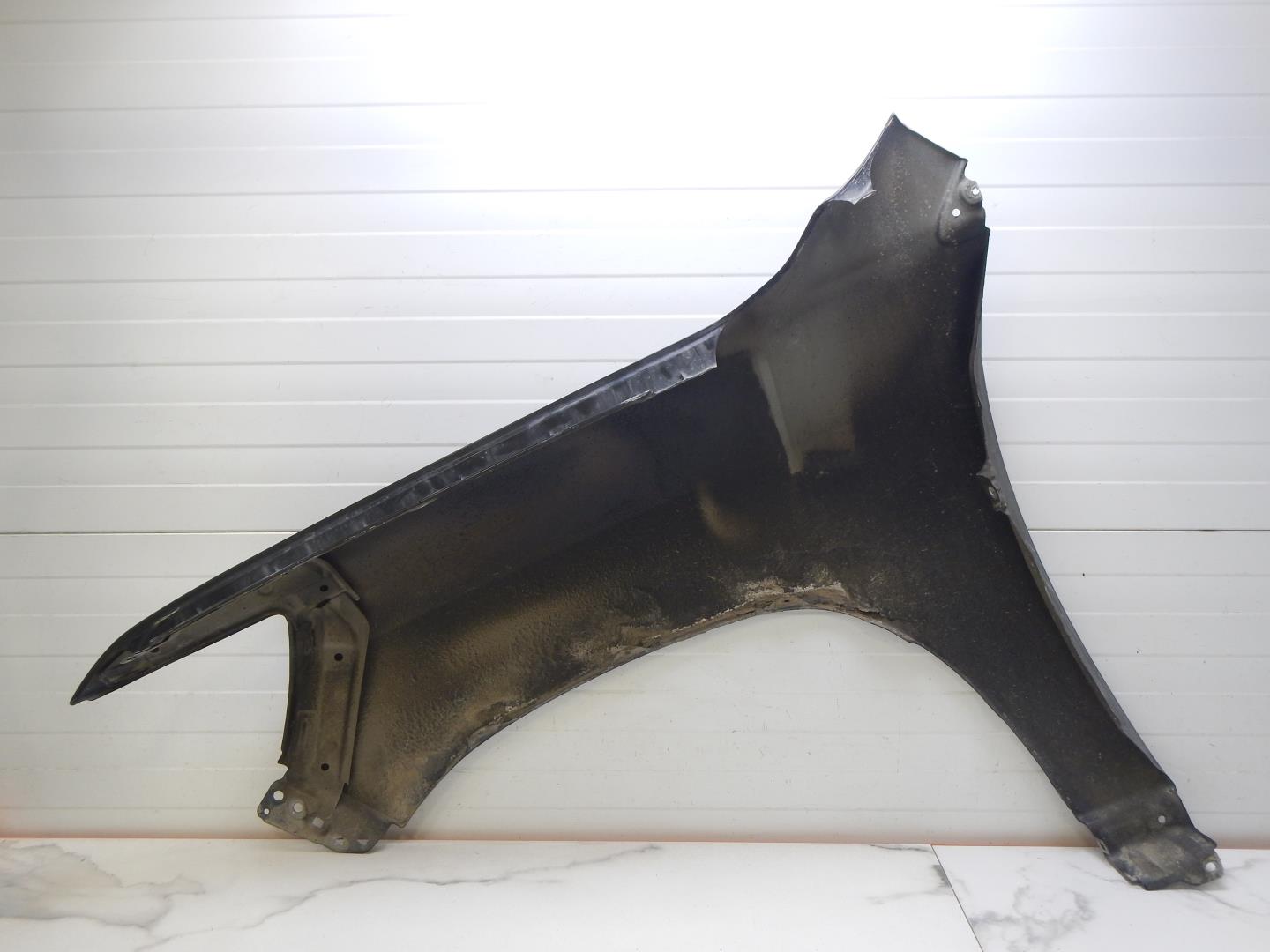 Крыло переднее правое