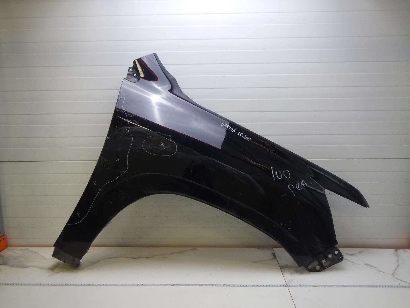 Крыло переднее правое