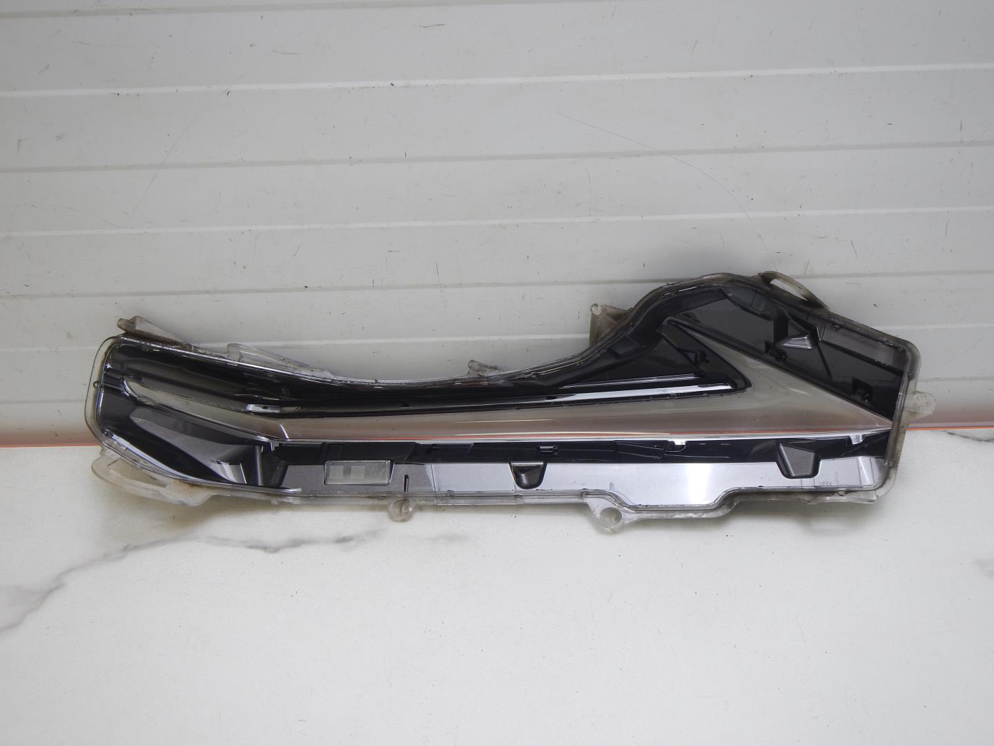 Стекло фары левой