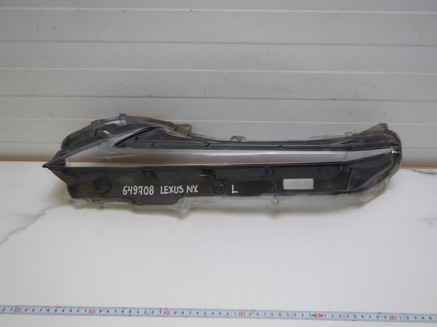 Стекло фары левой