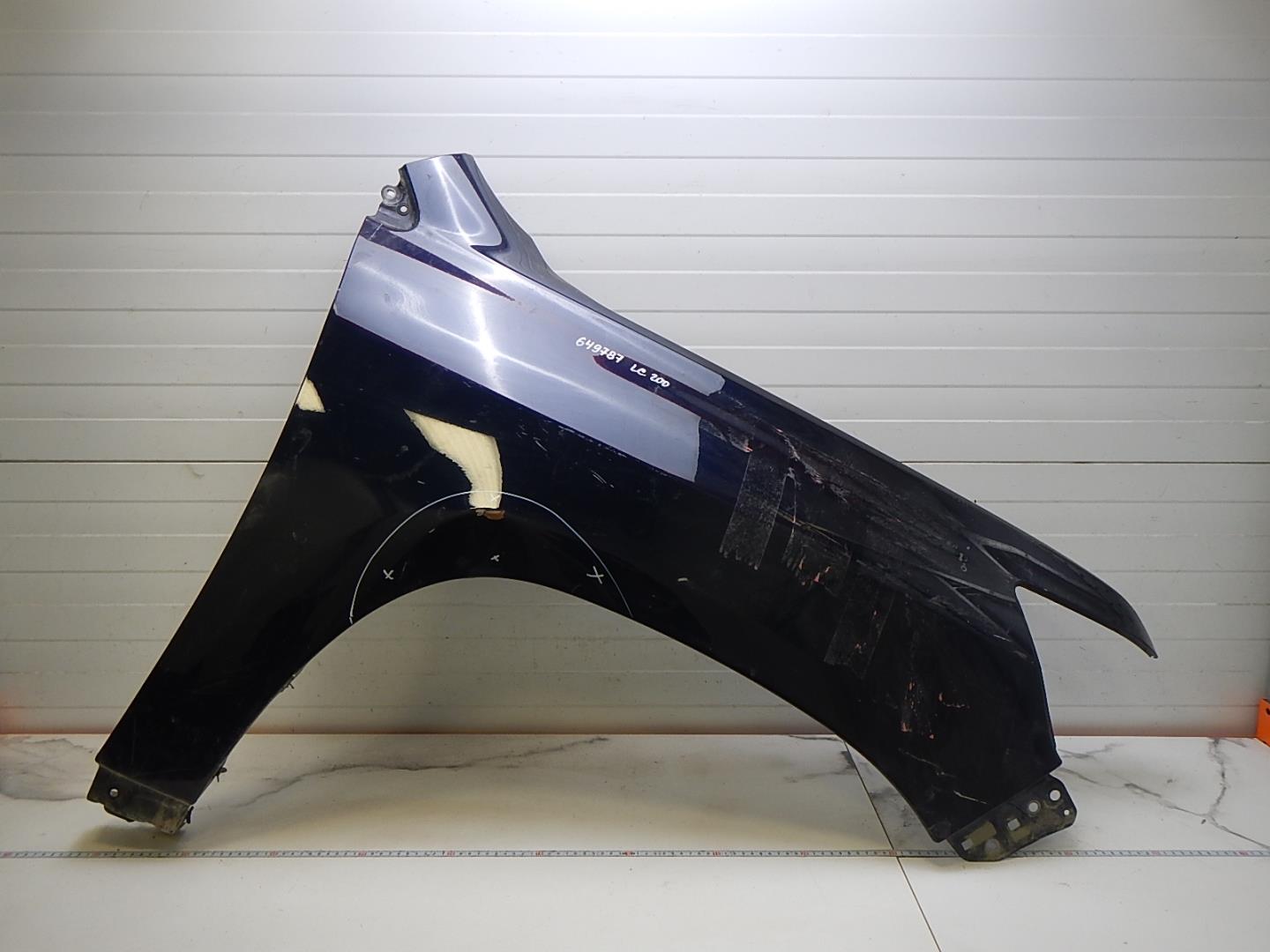 Крыло переднее правое