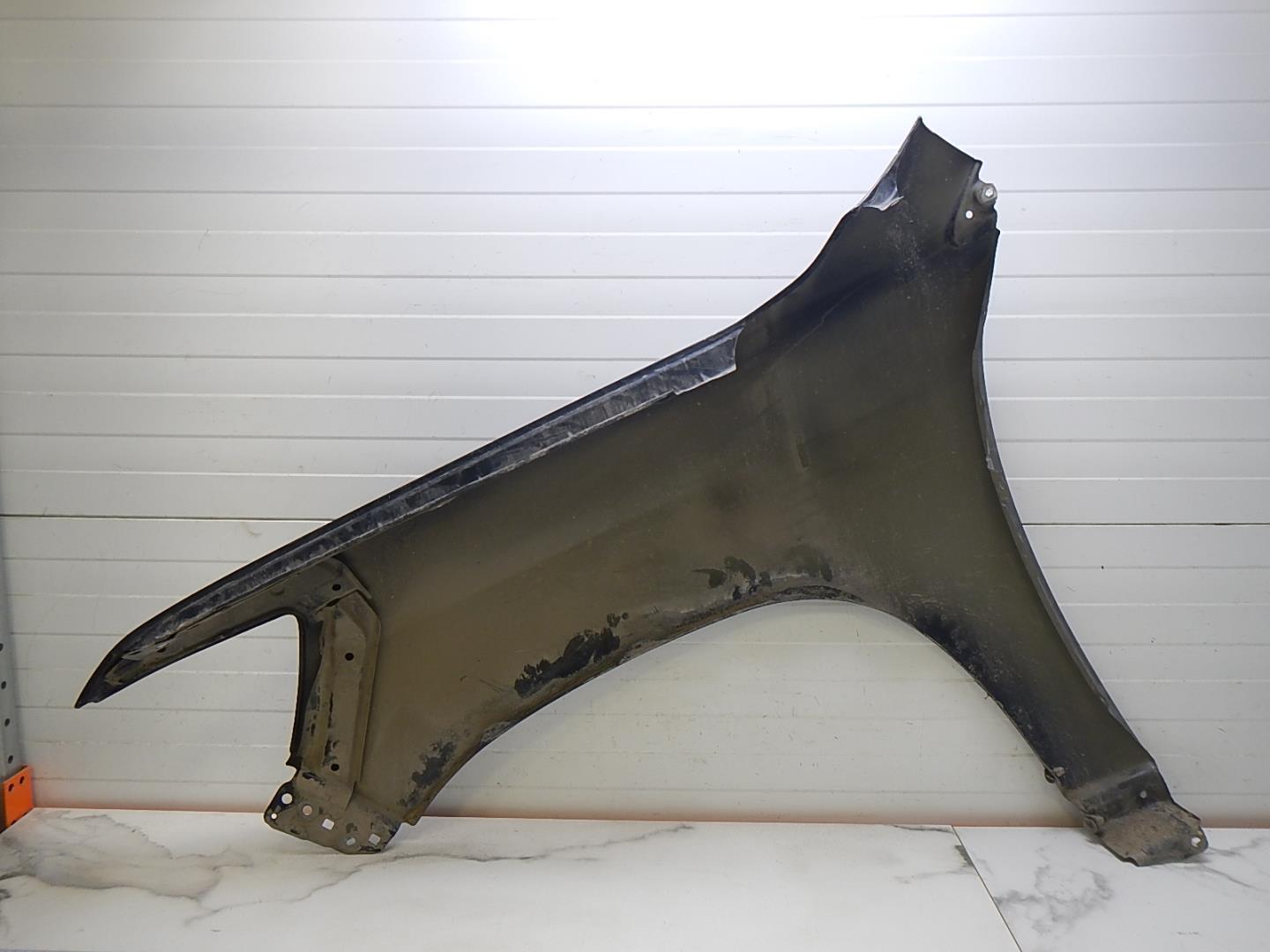 Крыло переднее правое