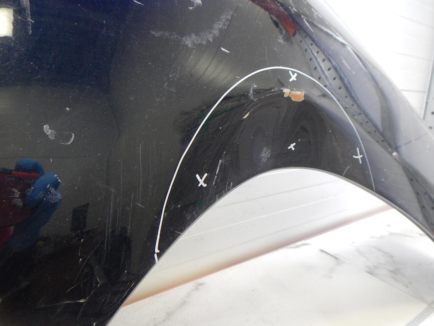 Крыло переднее правое