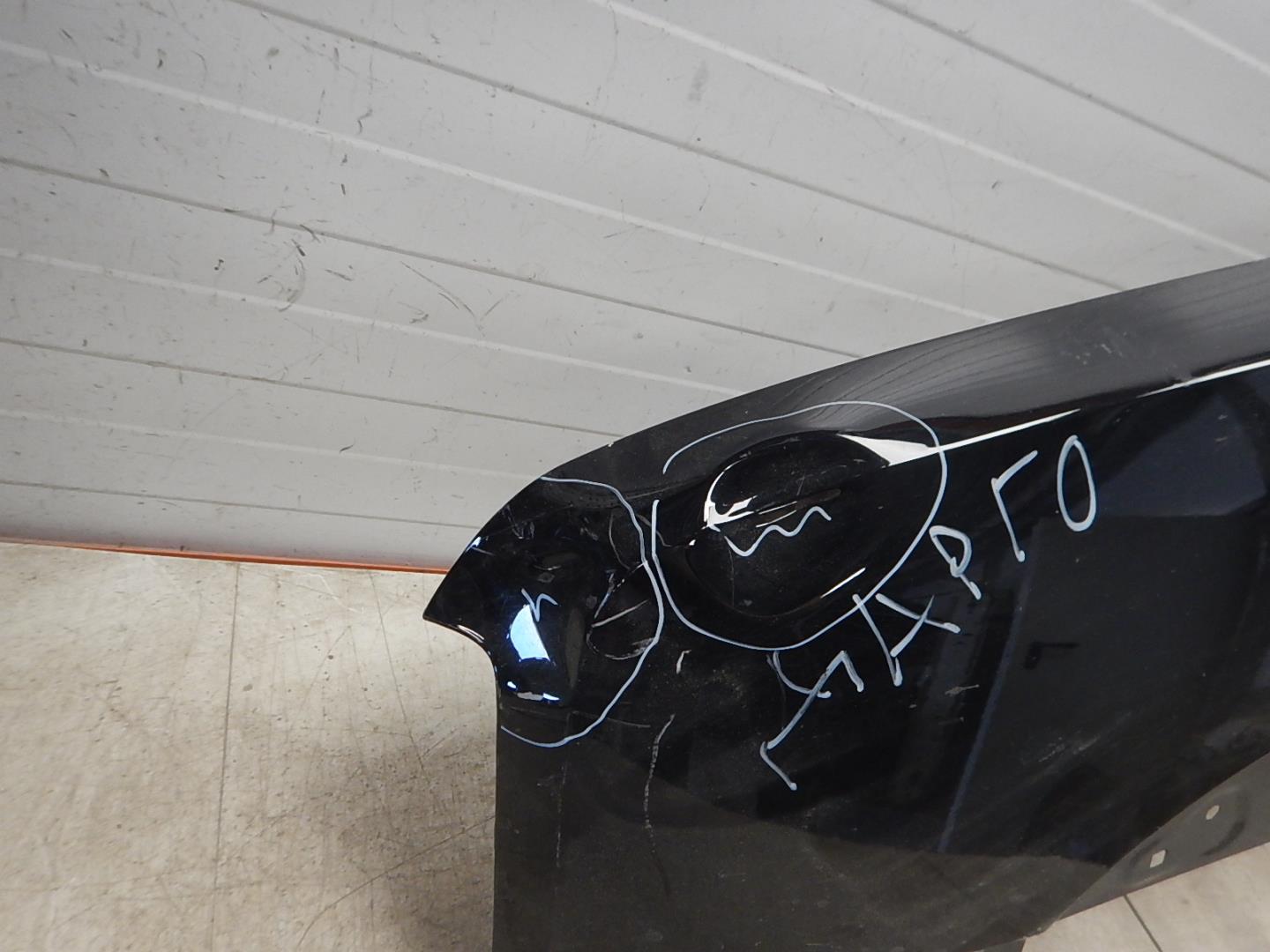 Крыло переднее левое