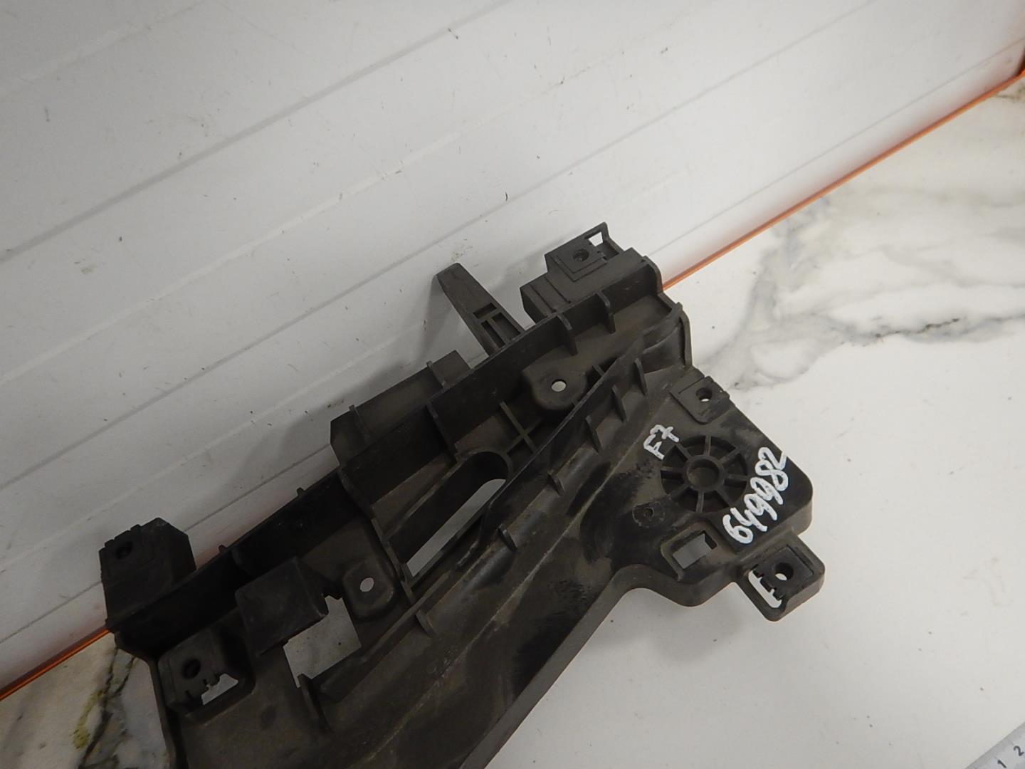 Кронштейн решетки радиатора