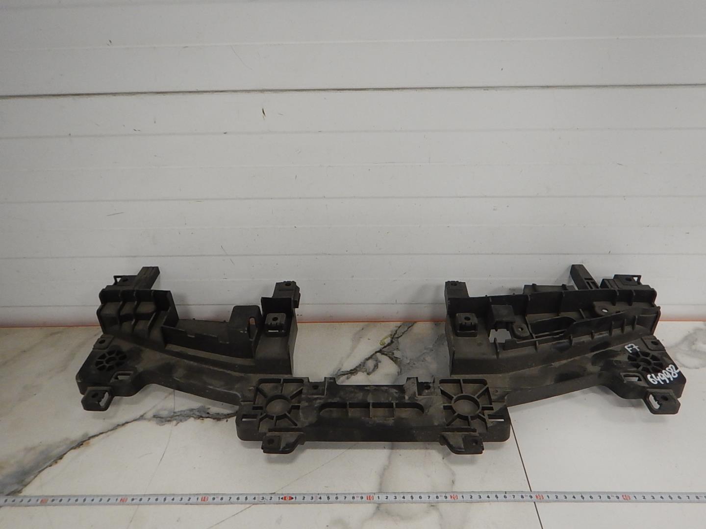 Кронштейн решетки радиатора