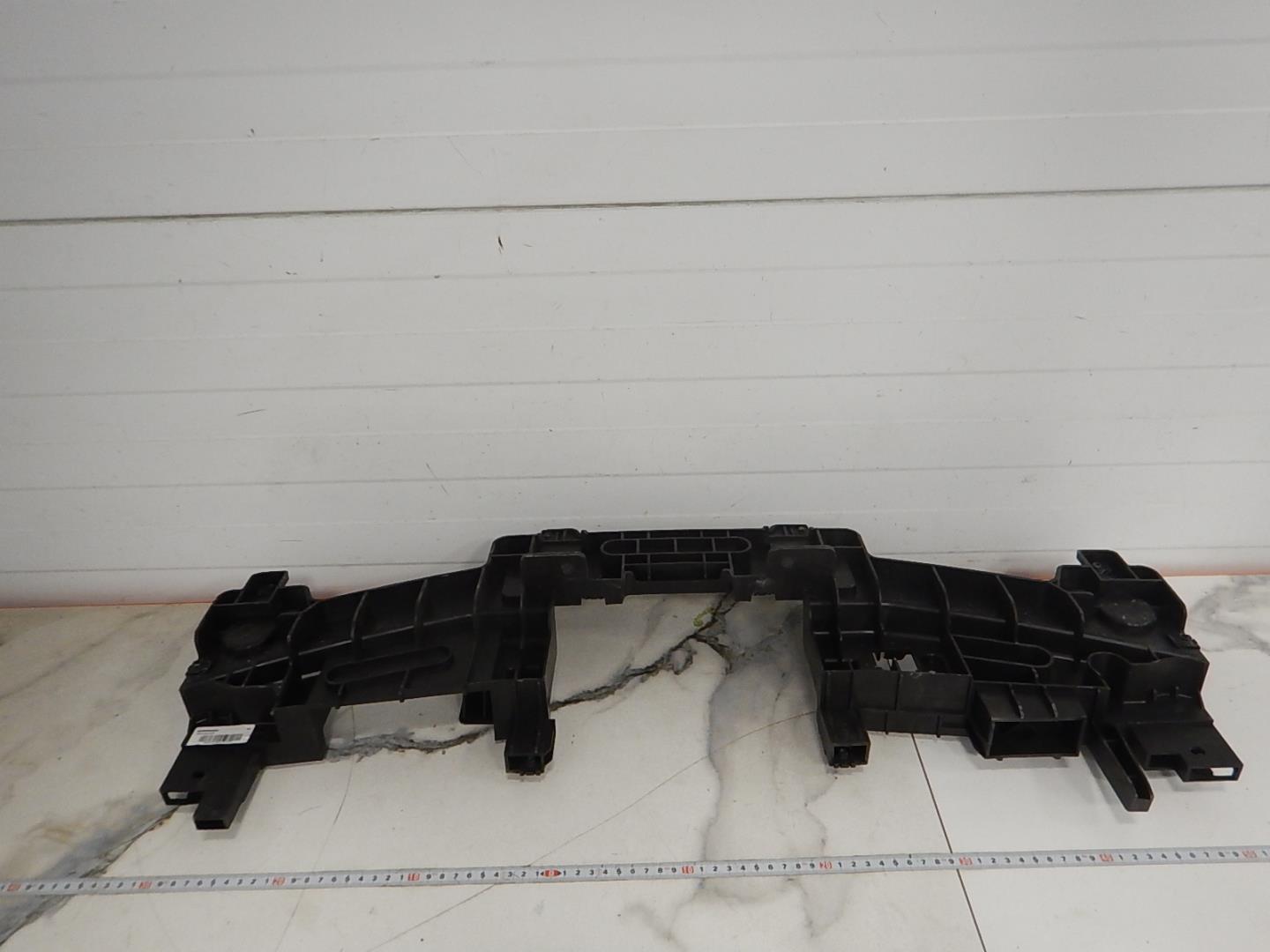 Кронштейн решетки радиатора