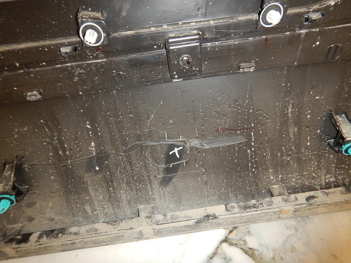 Молдинг передней левой двери