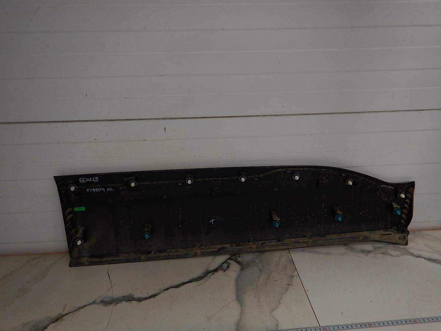 Молдинг передней левой двери