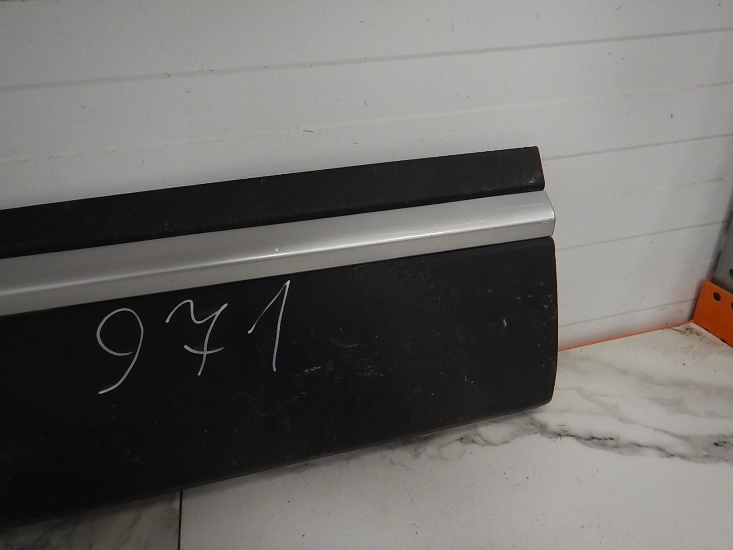 Молдинг передней левой двери