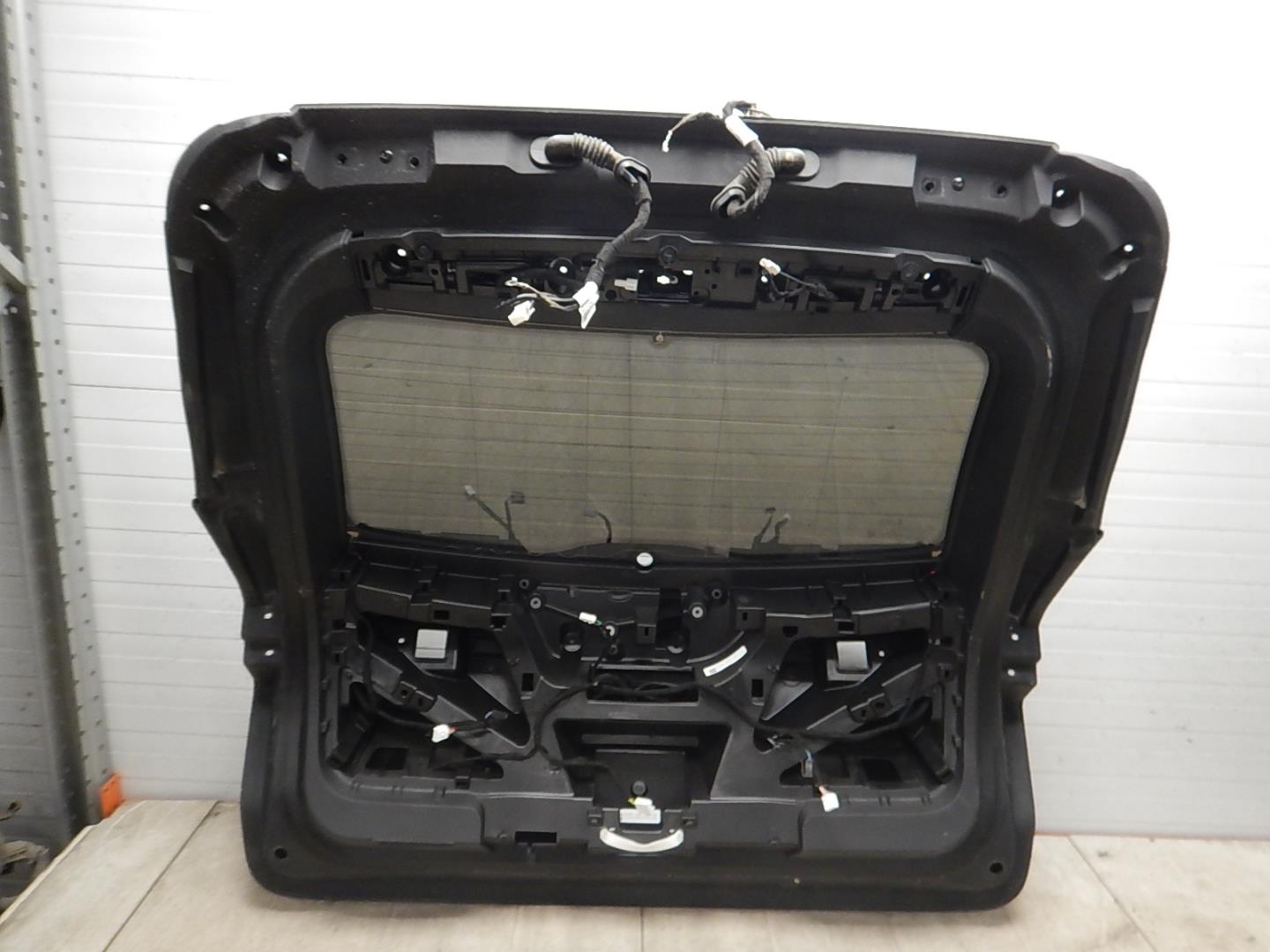 Дверь багажника