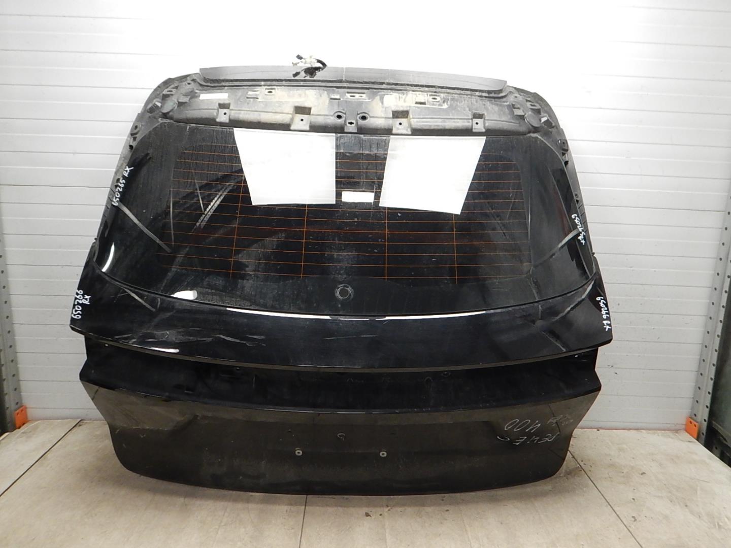 Дверь багажника