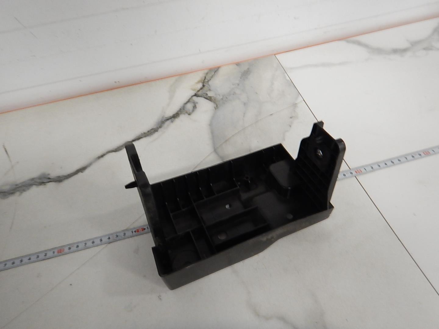 Кронштейн решетки радиатора