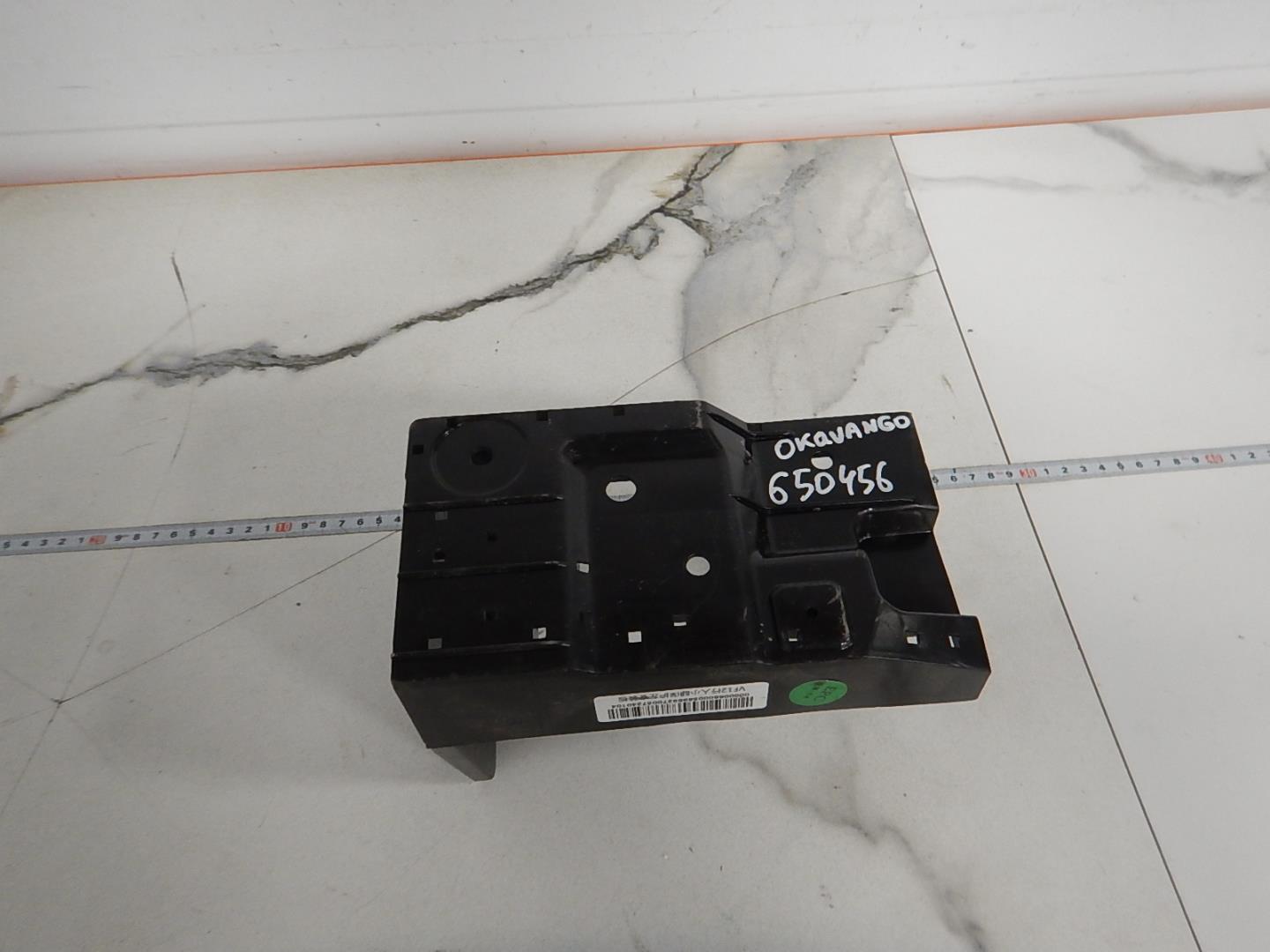 Кронштейн решетки радиатора