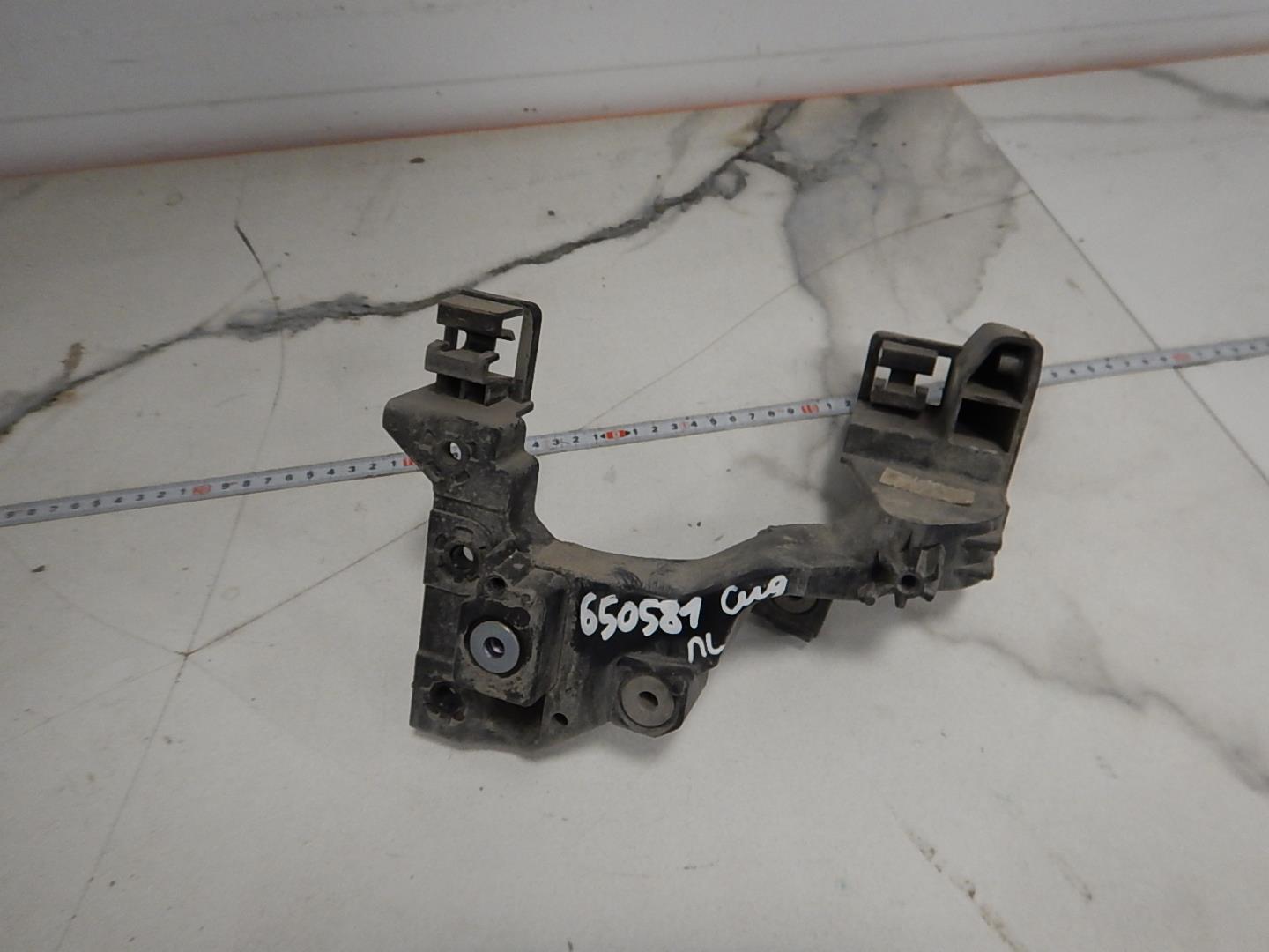 Кронштейн фар левый