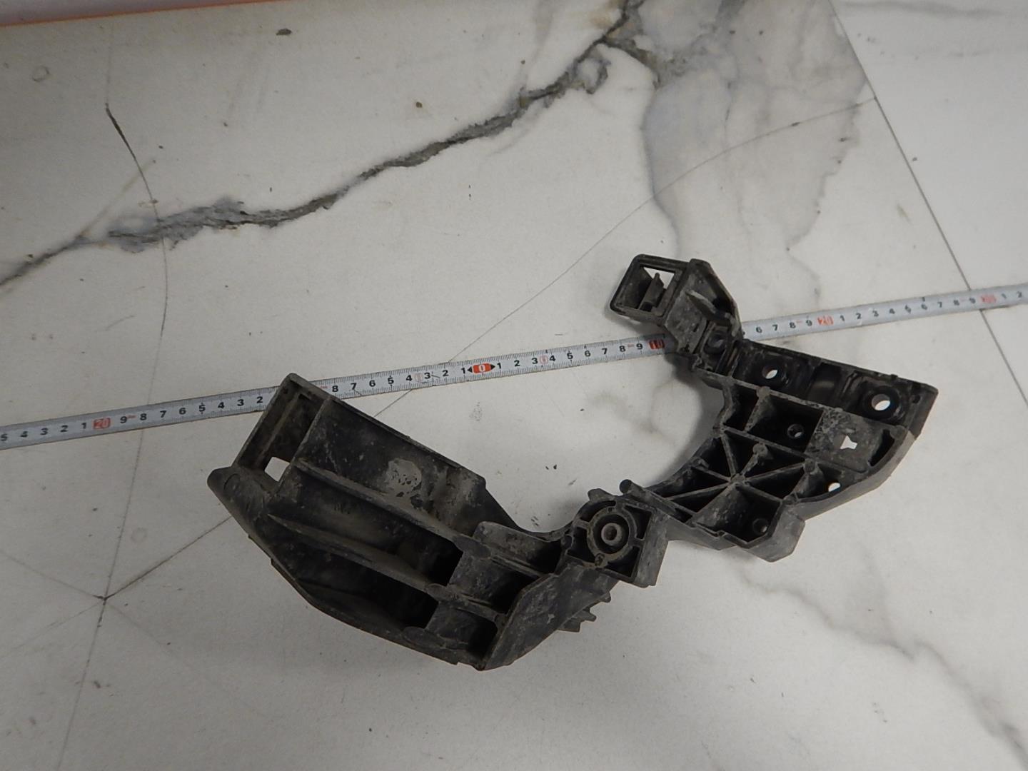 Кронштейн фар левый