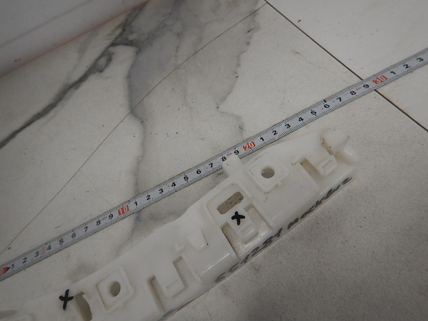 Кронштейн переднего бампера правый