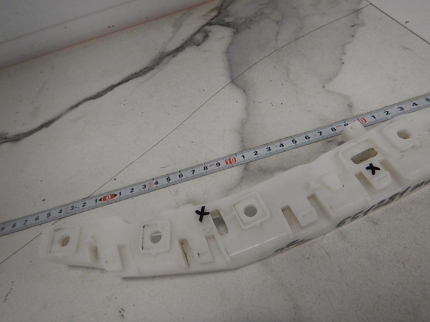 Кронштейн переднего бампера правый