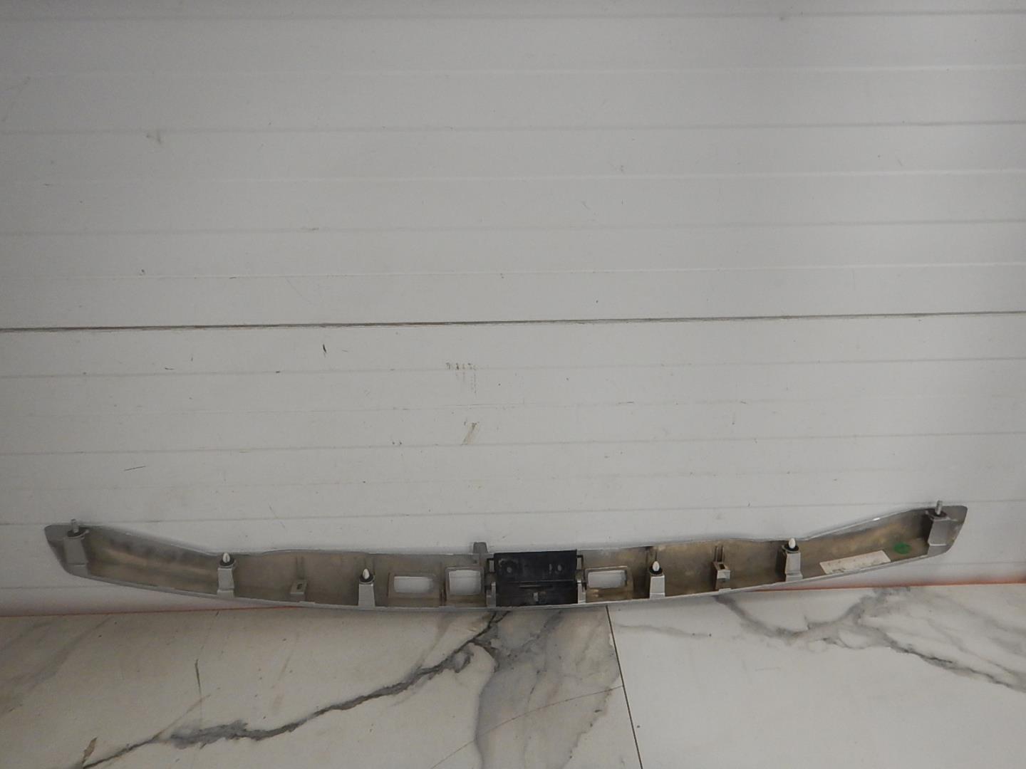 Накладка двери багажника