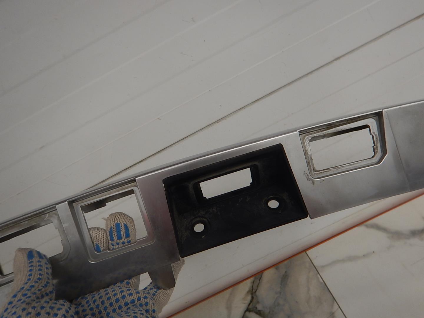 Накладка двери багажника