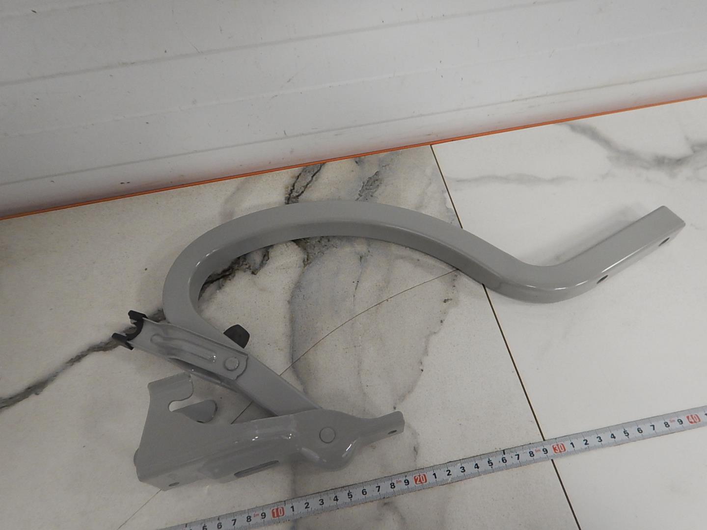 Петля крышки багажника