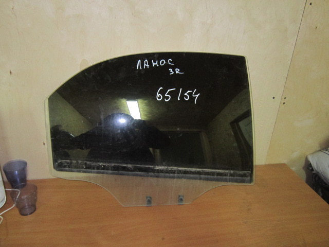 Стекло двери задней правой