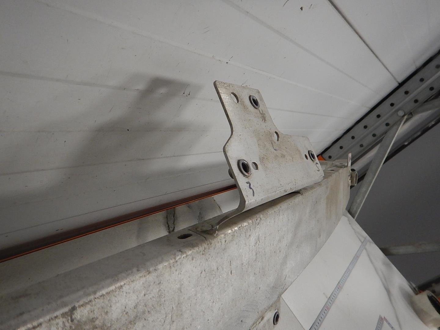 Усилитель переднего бампера