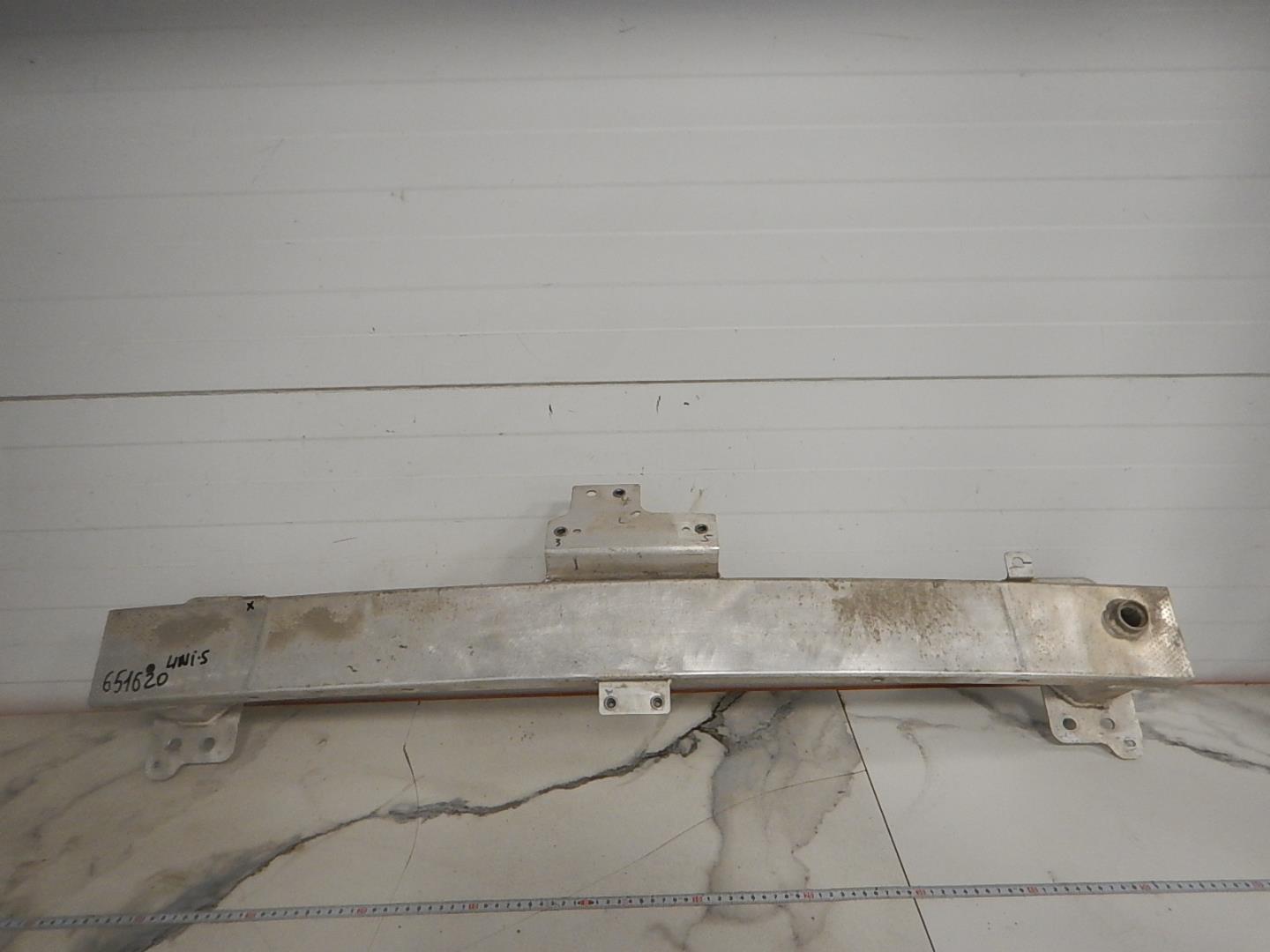 Усилитель переднего бампера