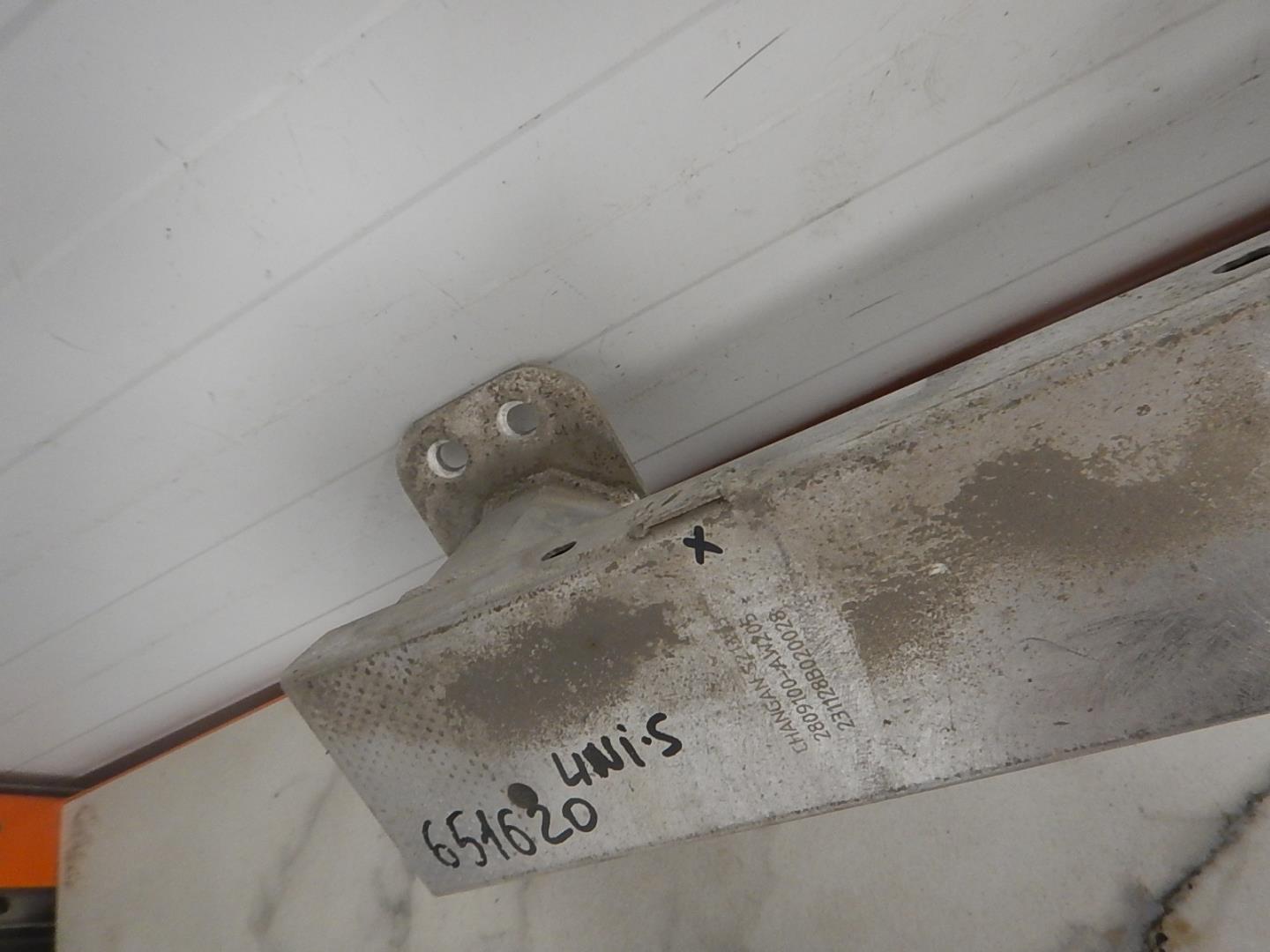 Усилитель переднего бампера