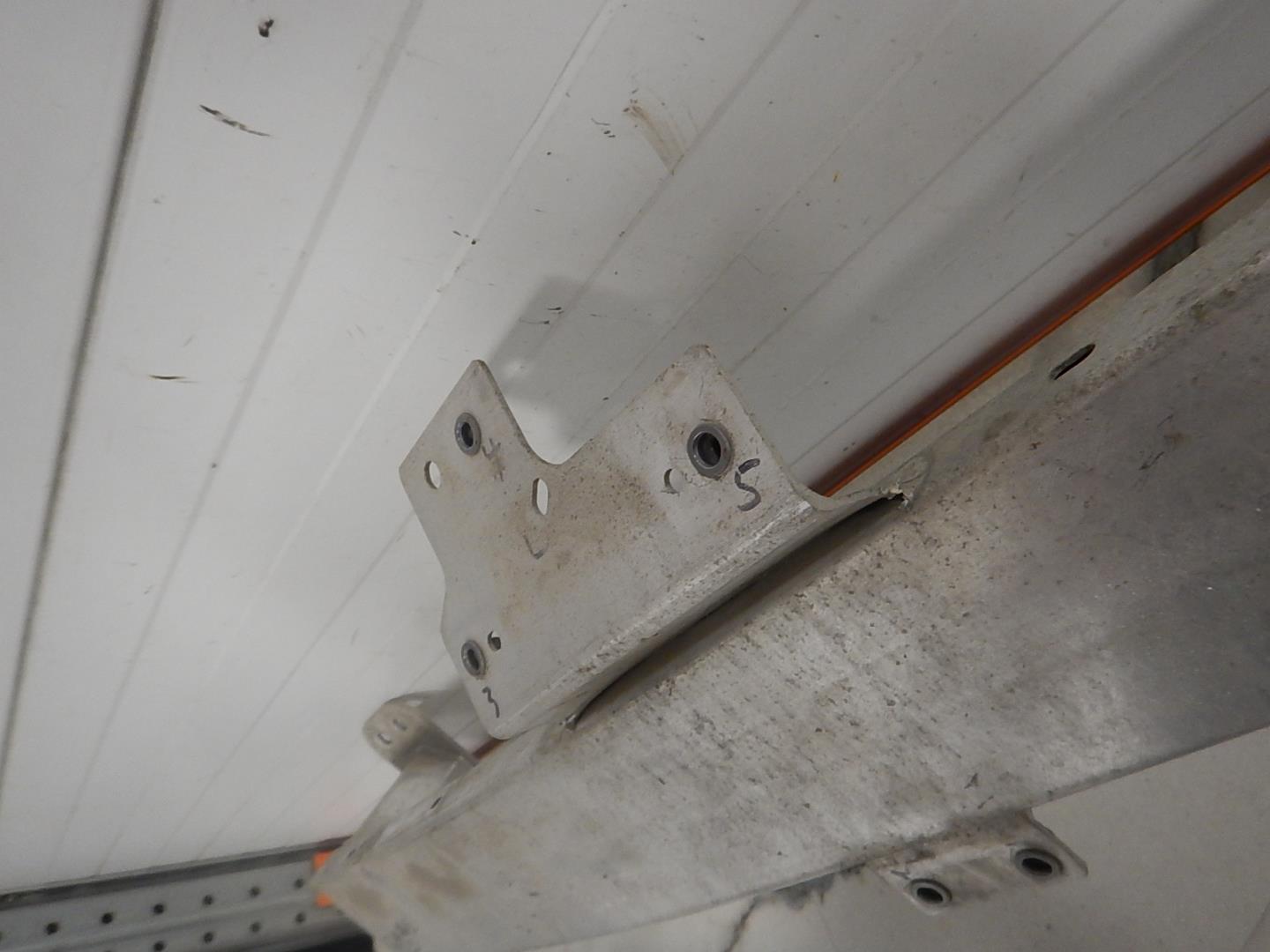 Усилитель переднего бампера