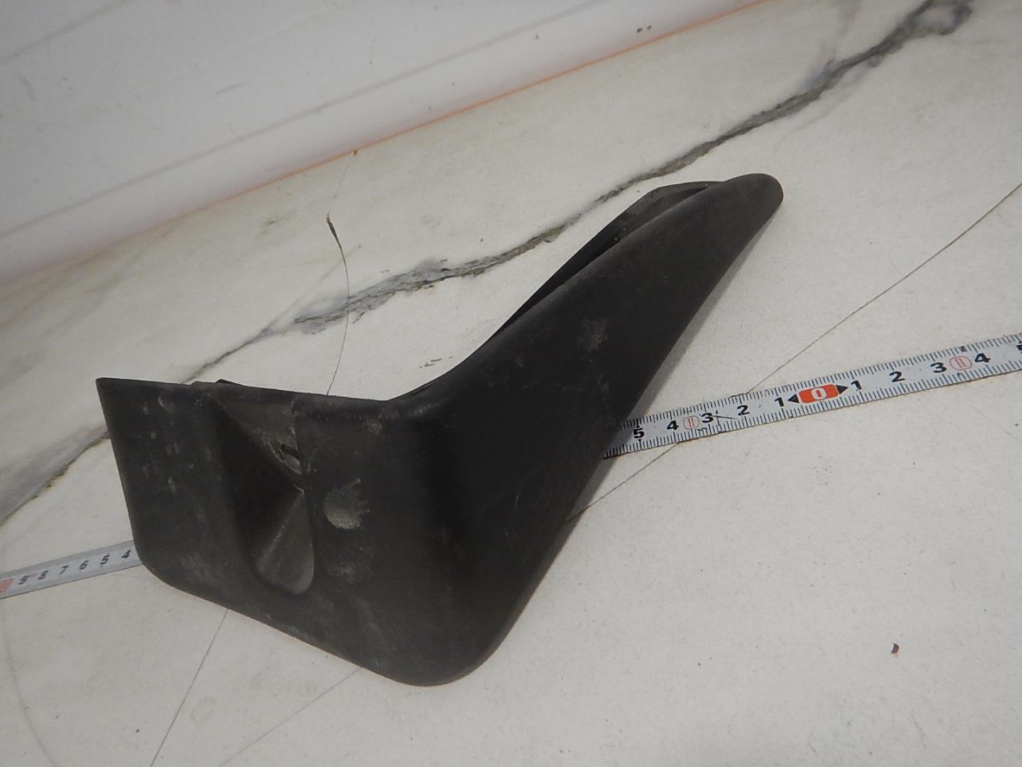 Брызговик задний правый