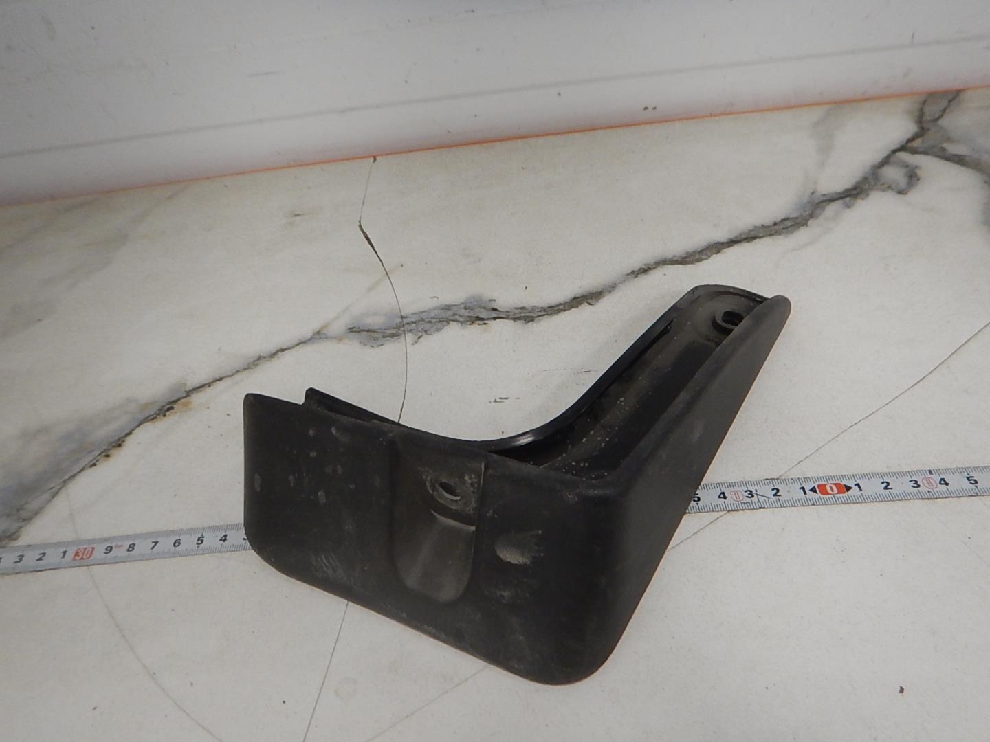 Брызговик задний правый