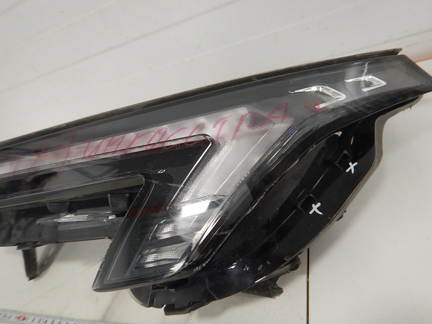 Фара дневного света левая (ходовые огни)