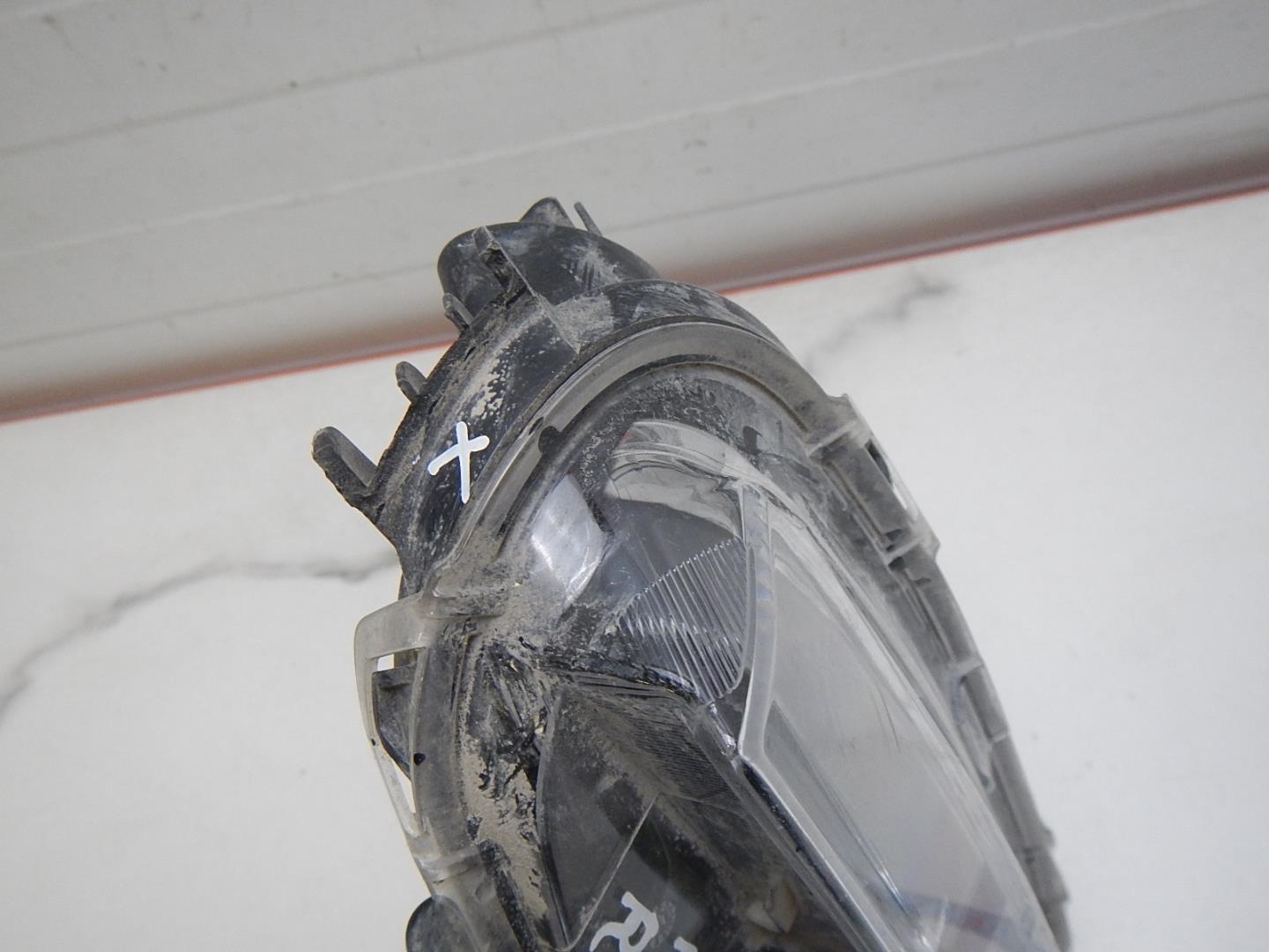 Фара дневного света правая (ходовые огни)