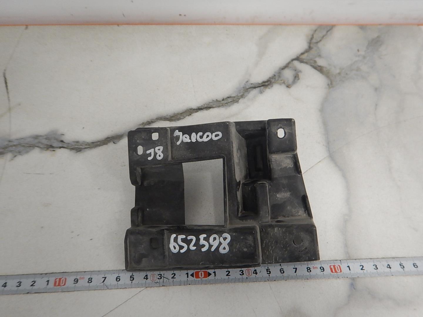 Кронштейн решетки радиатора