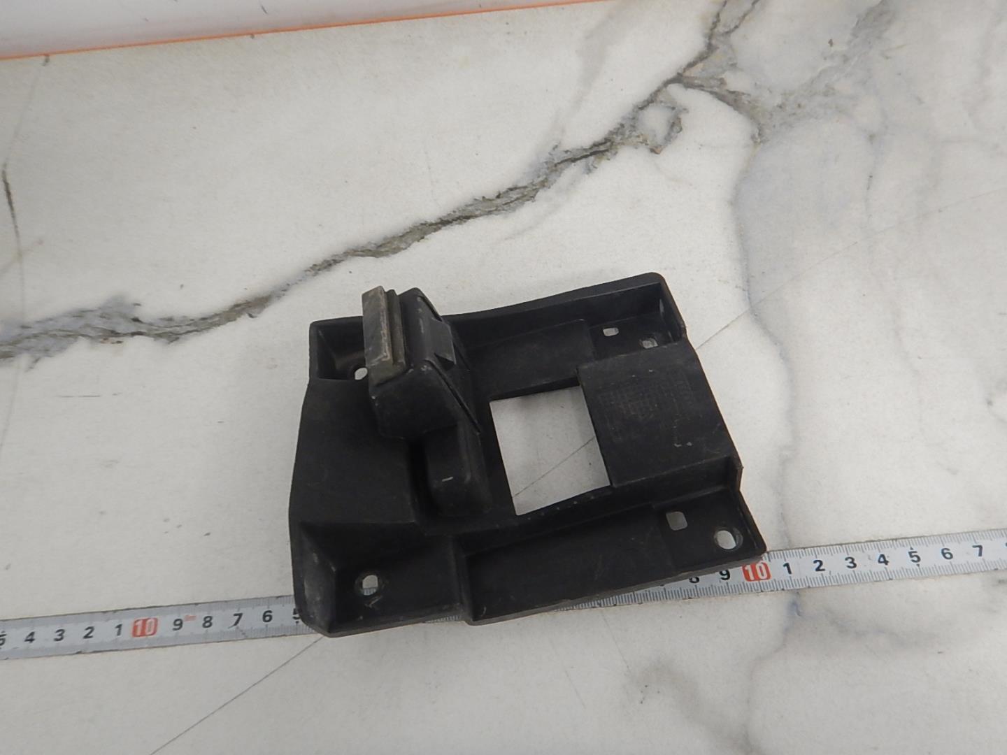 Кронштейн решетки радиатора