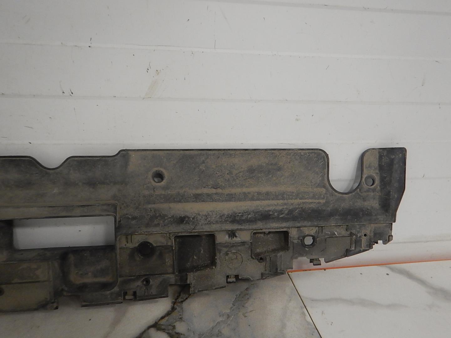 Кожух замка капота