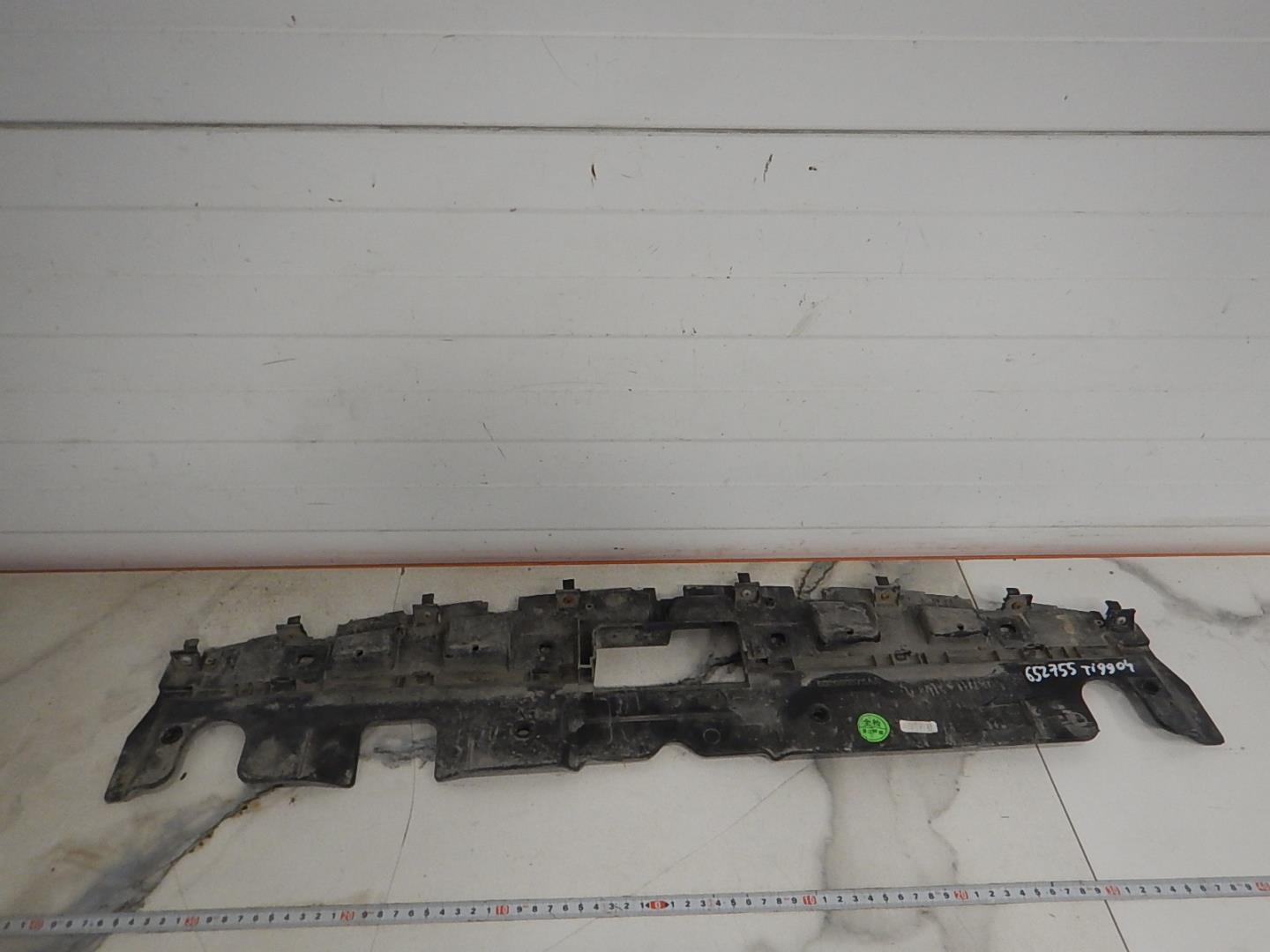 Кожух замка капота