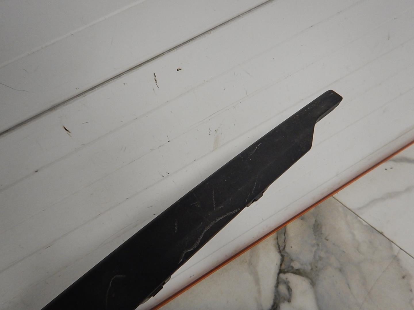 Молдинг заднего бампера