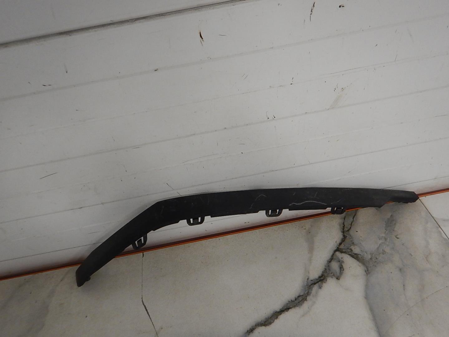 Молдинг заднего бампера