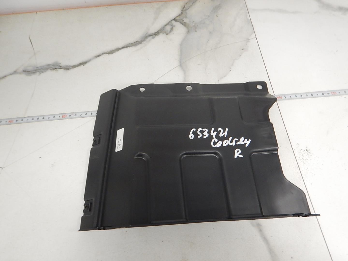 Пыльник двигателя боковой правый