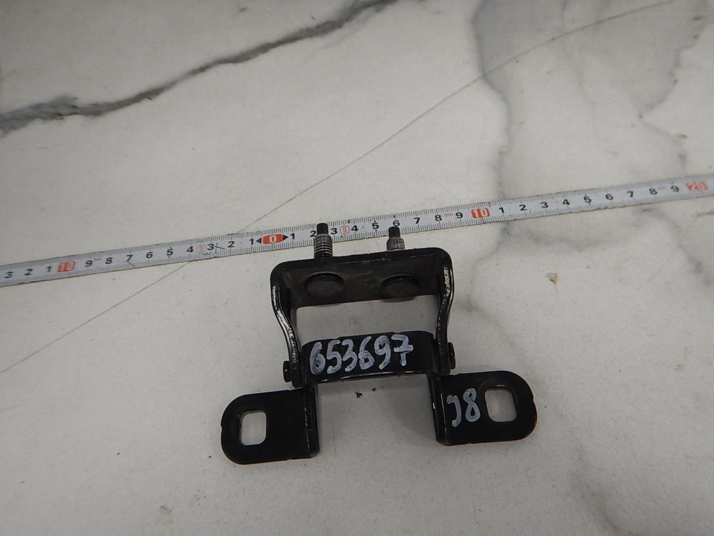 Петля двери багажника