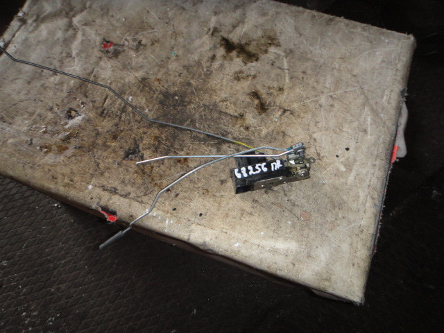 Замок двери передней правой