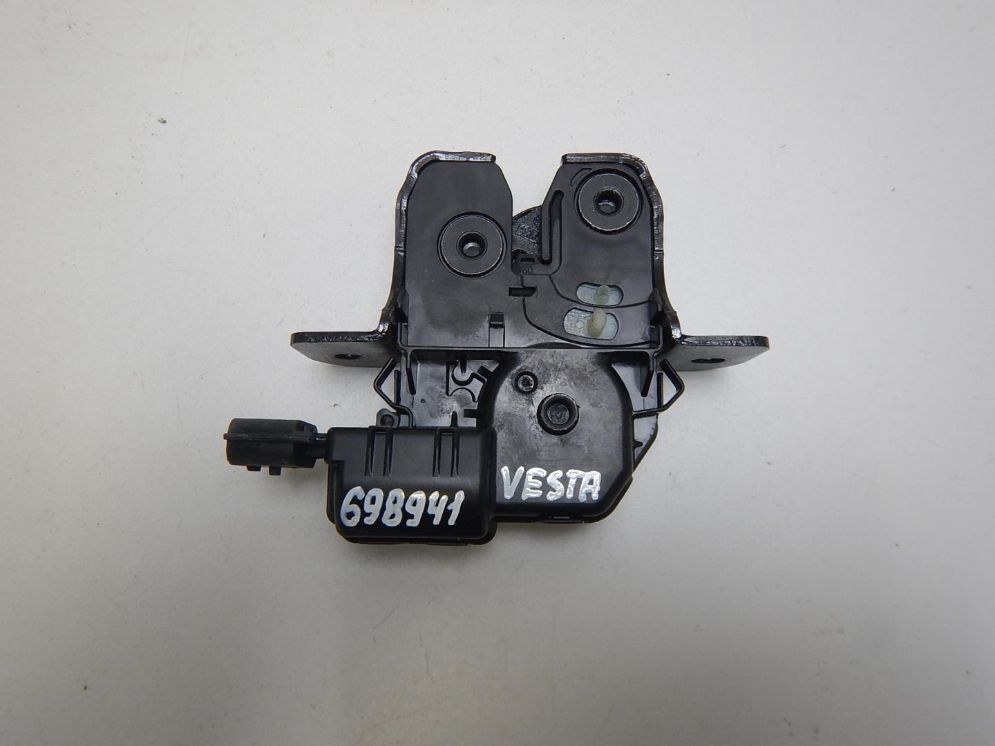 Замок багажника